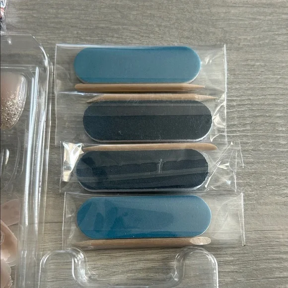 Kiss Brand - Bundle of Press on Nails - Mixed sizes/colors (not full sets) - Picture 10 of 10